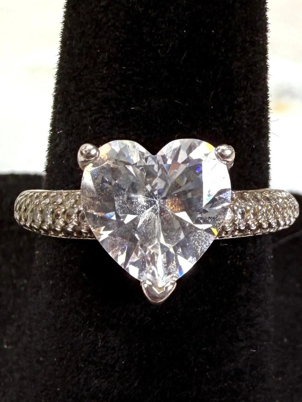 Beautiful vintage size 6, aged silvertone, heart shaped bling ring